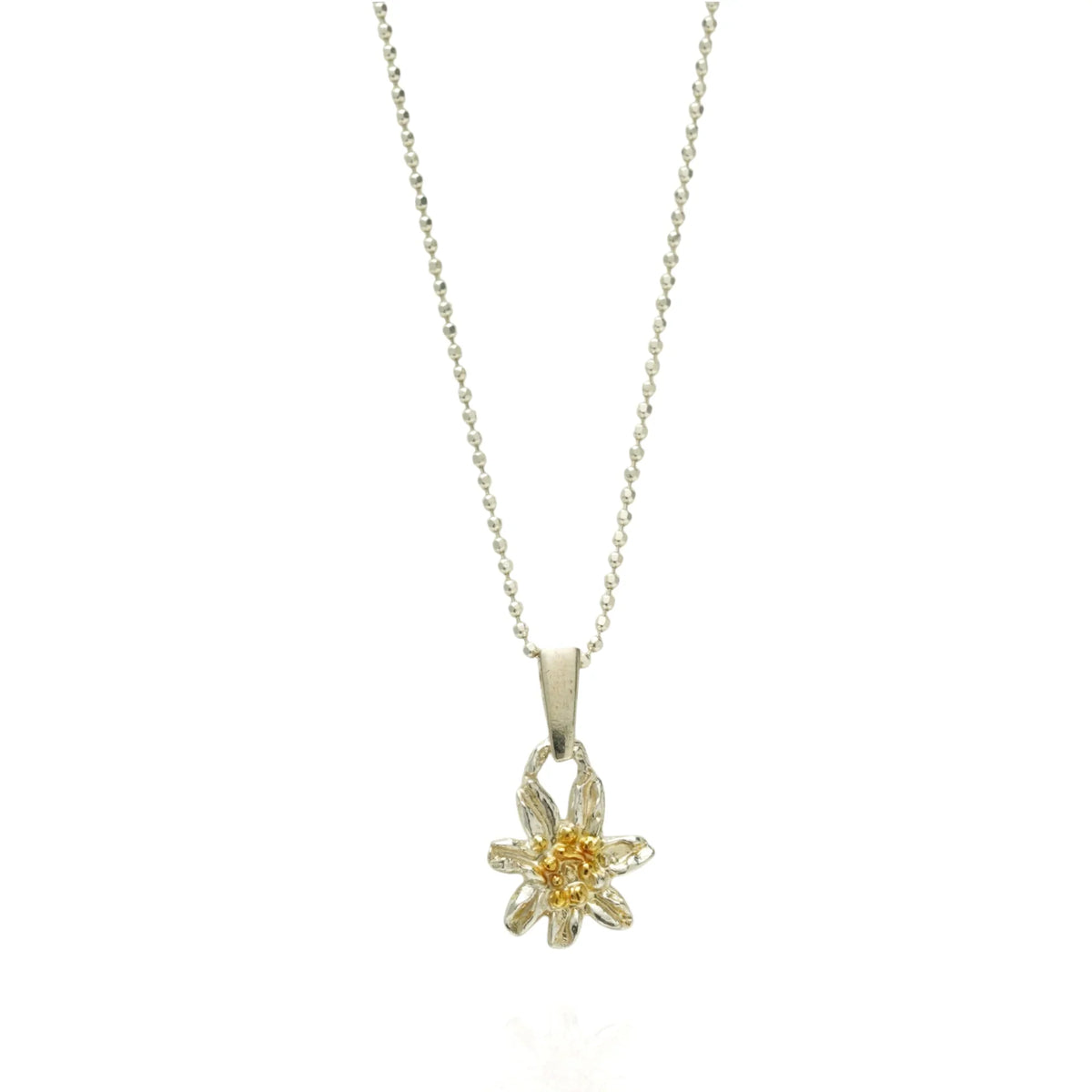 Pandantiv Floare de colț din argint 925 cu accente aurii – talisman boho realizat manual pentru iubire pură și loialitate | Bijuterie sculpturală din colecția „Strălucire” | Art Diva