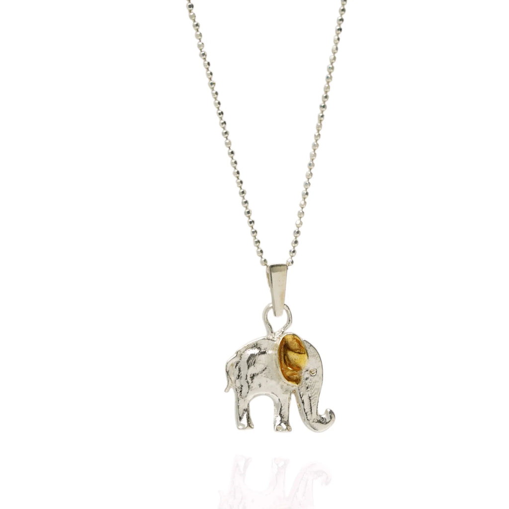 Pandantiv „Elefant Mic” din argint 925 cu accente aurii – simbol al norocului, al înțelepciunii și al protecției, bijuterie sculpturală în stil boho și rustic | Art Diva