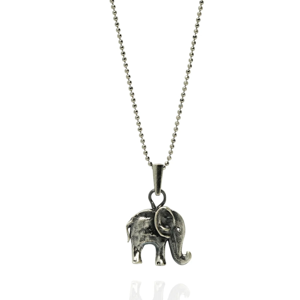 Pandantiv „Elefănțel” din argint 925 – talisman pentru noroc, înțelepciune și protecție, bijuterie sculpturală oxidată în stil boho și rustic | Art Diva