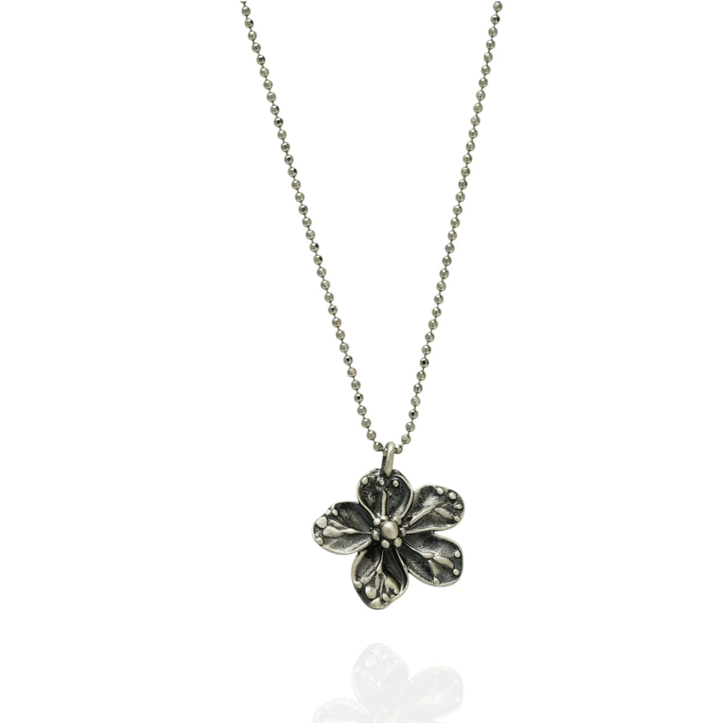 Pandantiv „Floare de vișin” din argint 925, realizat manual – talisman pentru iubire, nou început și armonie, bijuterie sculpturală în stil boho și rustic | Art Diva