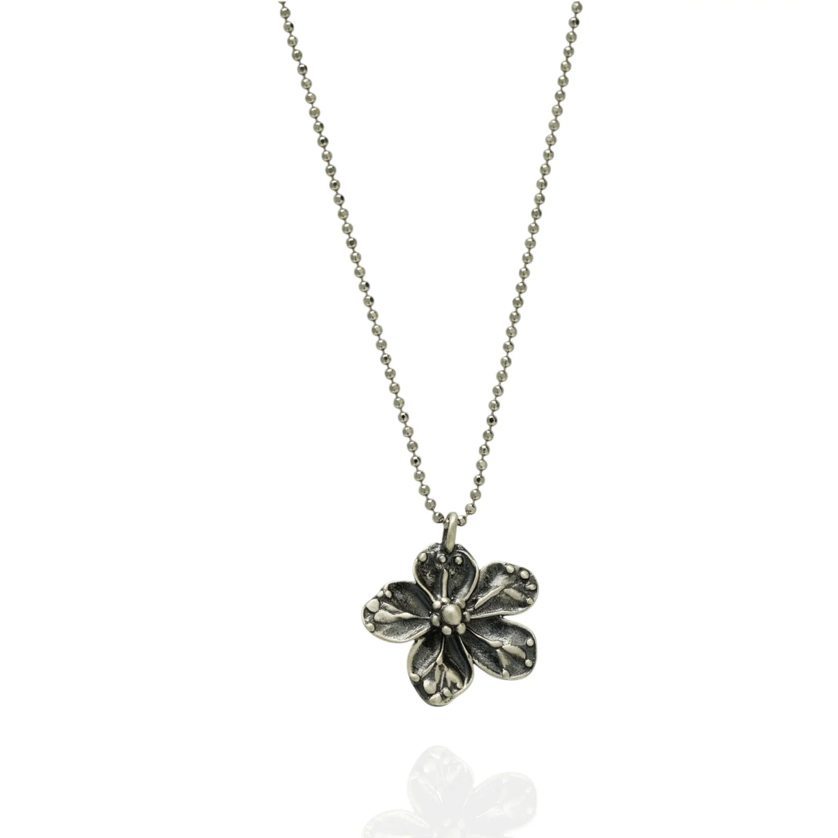 Pandantiv „Floare de vișin” din argint 925, realizat manual – talisman pentru iubire, nou început și armonie, bijuterie sculpturală în stil boho și rustic | Art Diva
