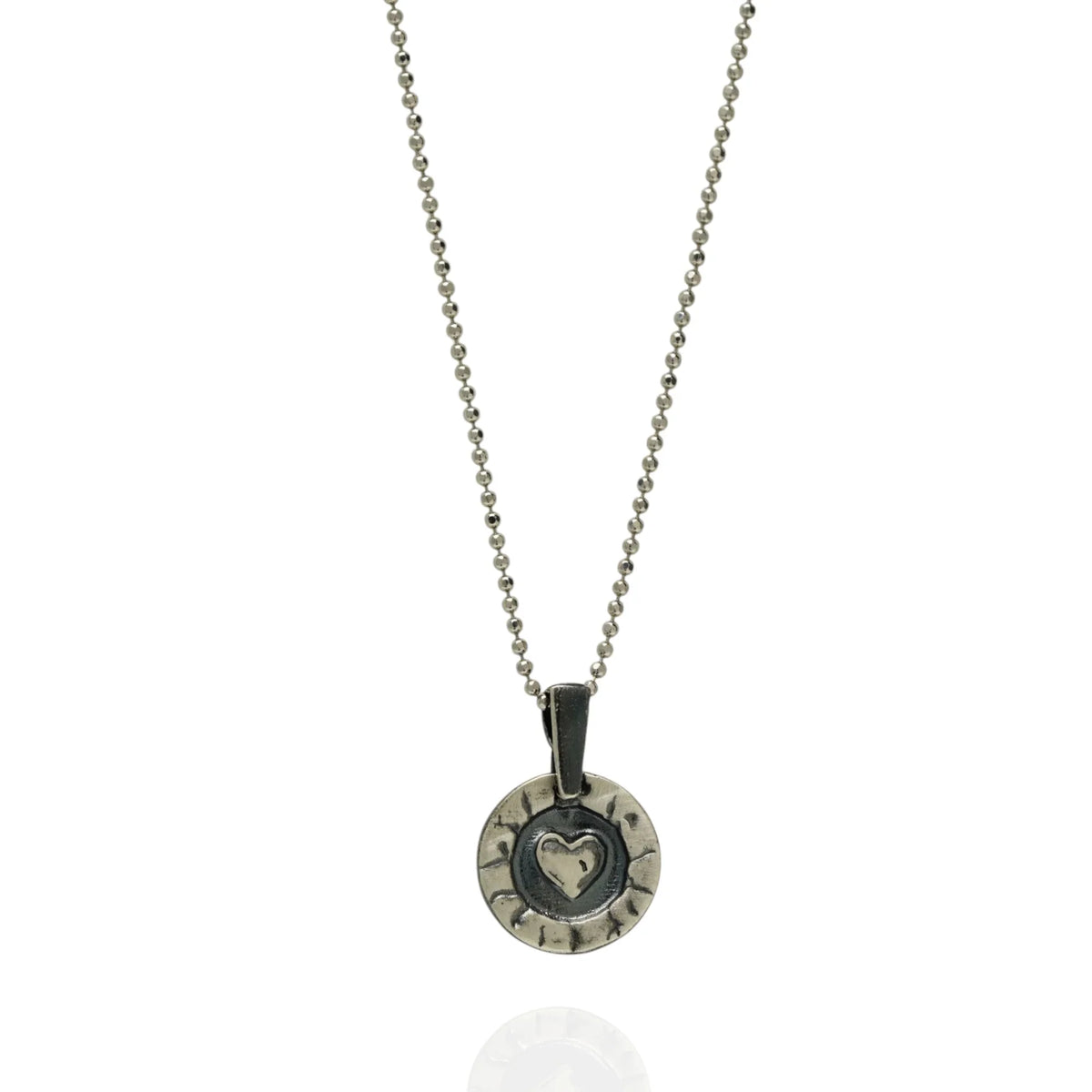 Pandantiv „Inimă în cerc” din argint 925, realizat manual – talisman pentru iubire și protecție, bijuterie sculpturală în stil boho și rustic | Art Diva