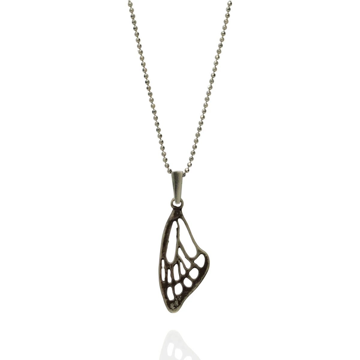 Pandantiv Aripă de fluture din argint 925 – talisman realizat manual pentru libertate și transformare, bijuterie sculpturală în stil boho și rustic | Art Diva