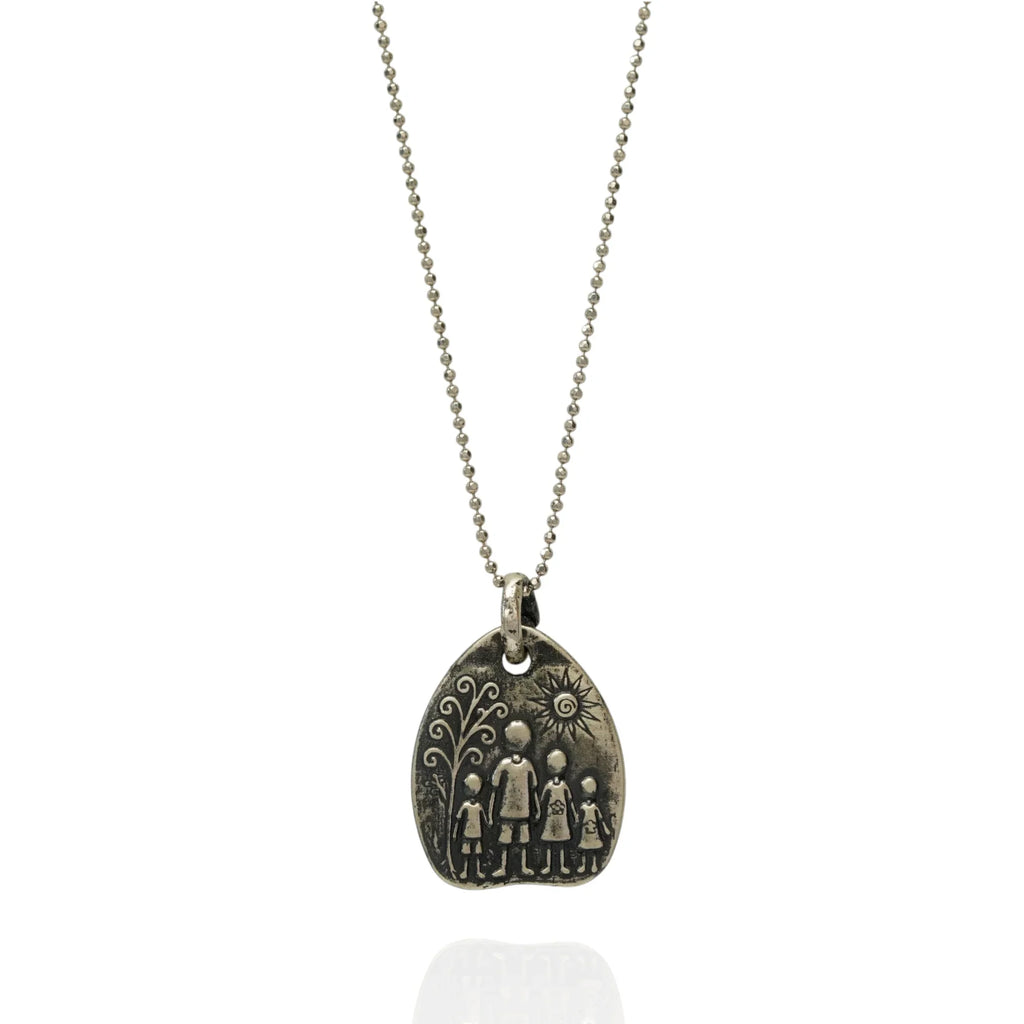 Pandantiv „Familie” din argint 925 – talisman realizat manual pentru iubire și protecție, bijuterie sculpturală în stil boho-rustic | Art Diva