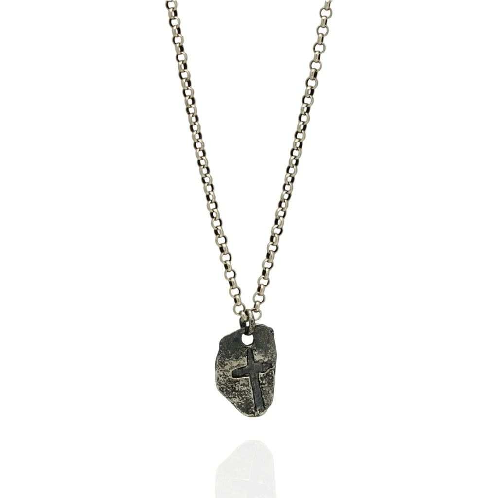 Pandantiv „Cruce masivă” oxidat pentru bărbați din argint 925 – talisman pentru forță și protecție spirituală, bijuterie în stil boho și rustic | Art Diva