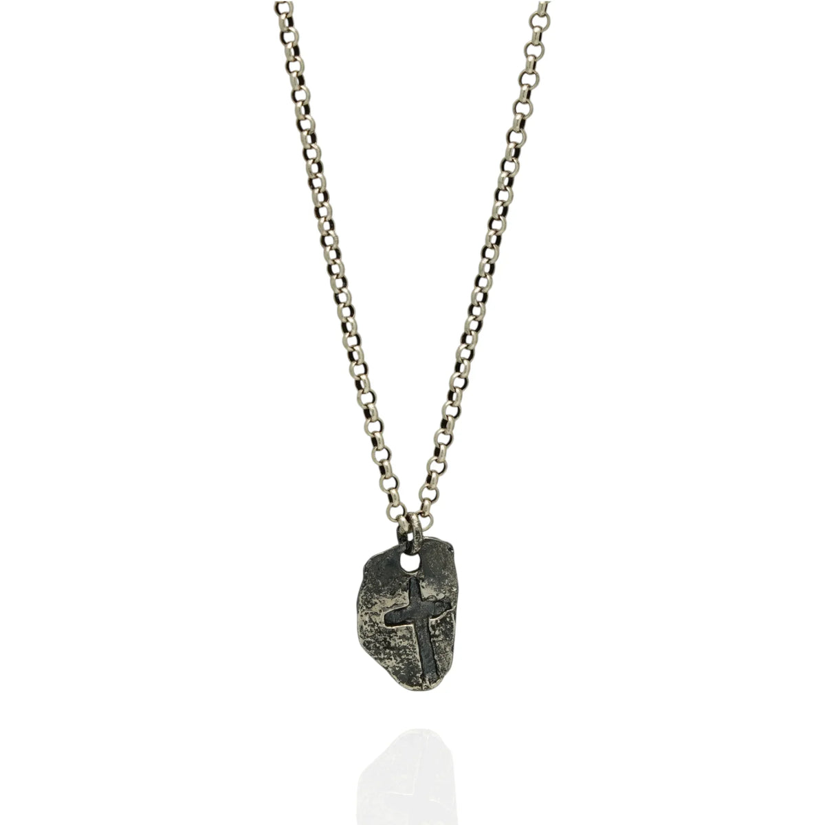 Pandantiv „Cruce masivă” oxidat pentru bărbați din argint 925 – talisman pentru forță și protecție spirituală, bijuterie în stil boho și rustic | Art Diva