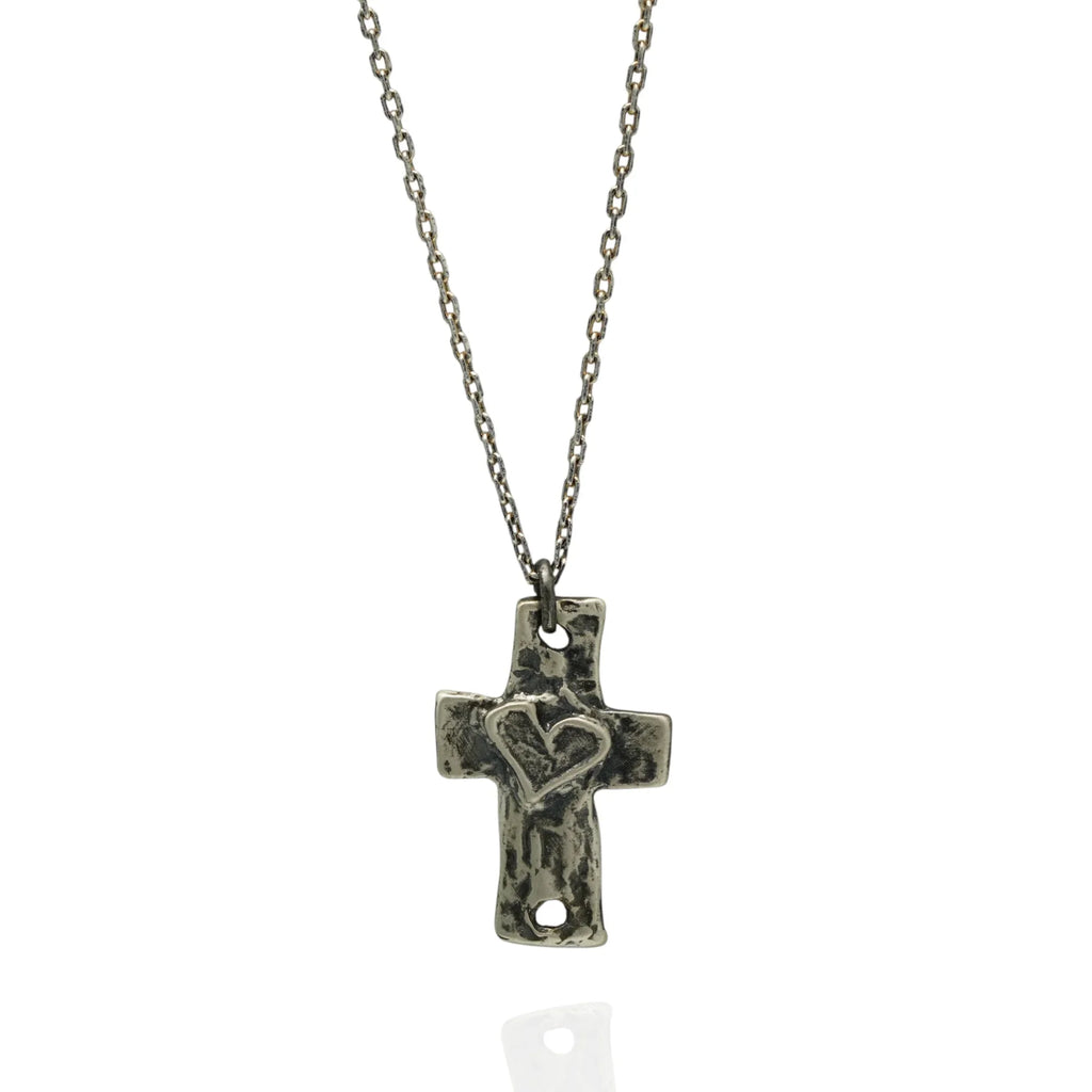 Pandantiv „Cruce mare și masivă pentru bărbați cu inimă” din argint 925 – talisman pentru forță, credință și protecție | Bijuterie boho, rustică și sculpturală | Art Diva