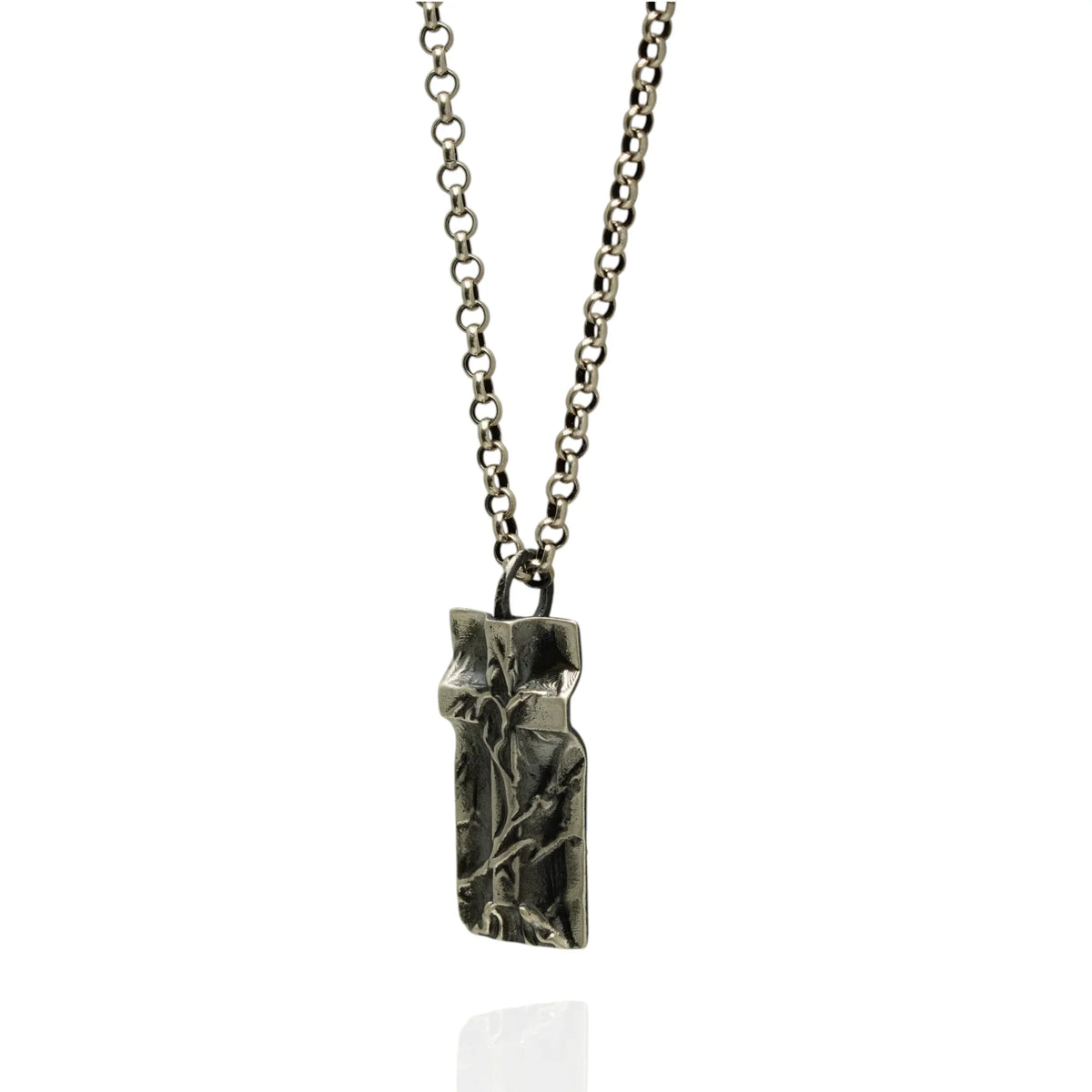 Pandantiv cruce „Giulgiu” pentru bărbați din argint 925 – simbol al credinței și al protecției, bijuterie sculpturală realizată manual în stil boho-rustic | Art Diva