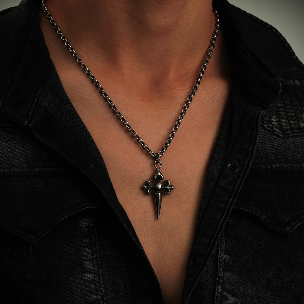 Pandantiv „Cruce Ornamentală Mare” pentru bărbați din argint 925 – design artistic, simbol al forței spirituale și al protecției | Art Diva