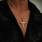 Pandantiv „Sabie cu Aripi de Înger” pentru bărbați din argint 925 cu accente aurii – talisman realizat manual pentru forță și protecție, bijuterie sculpturală în stil boho | Art Diva