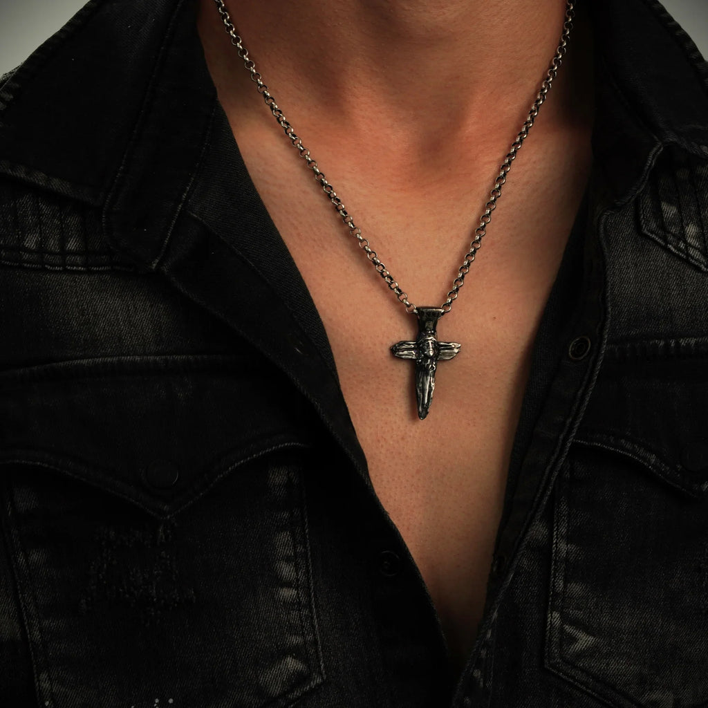 Cruce cu Isus Hristos din argint sterling 925 – pandantiv religios realizat manual, simbol al credinței și al protecției | Art Diva