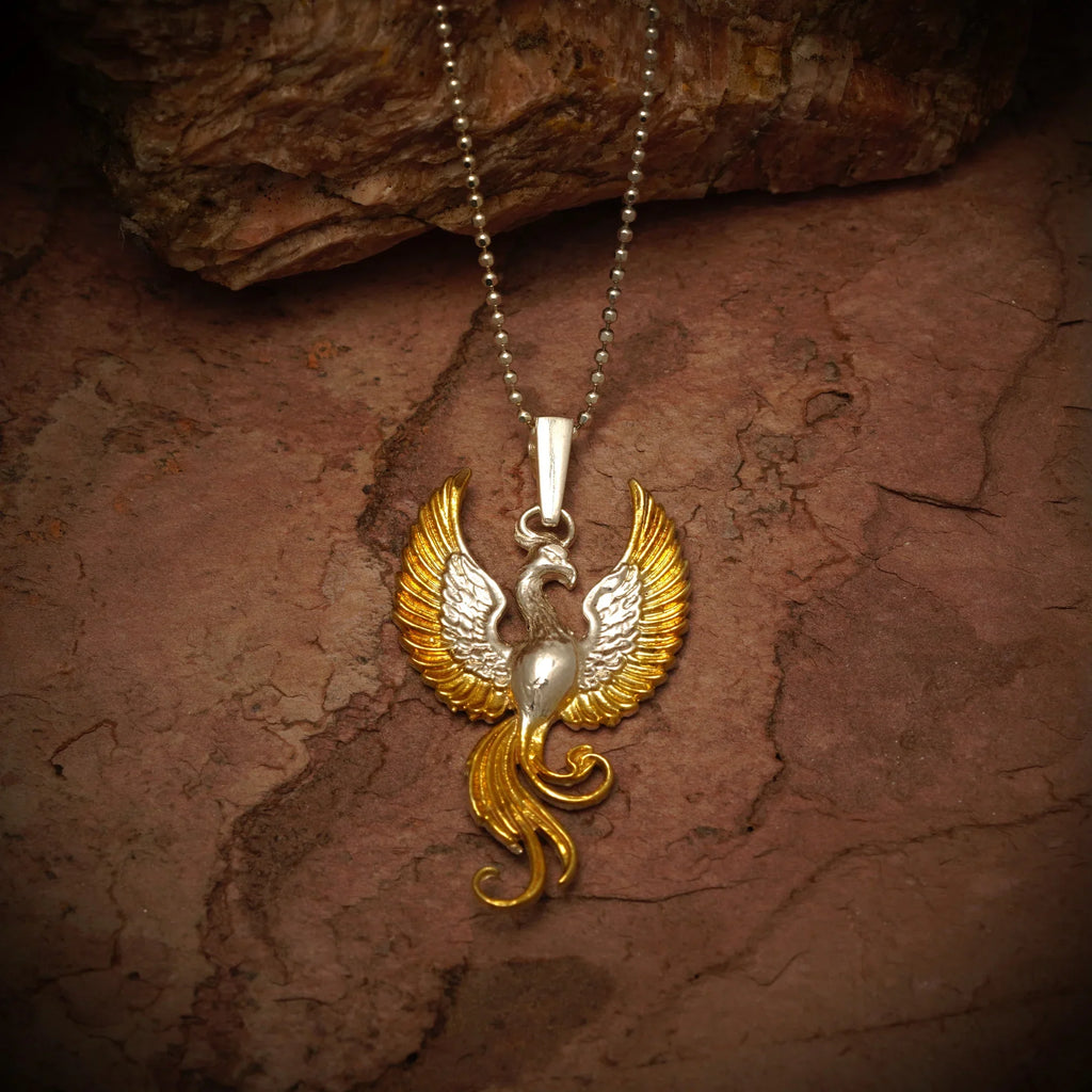 Pandantiv „Phoenix” din argint 925 cu accente aurii – talisman lustruit manual pentru renaștere, forță și nou început, bijuterie sculpturală în stil boho-rustic | Art Diva