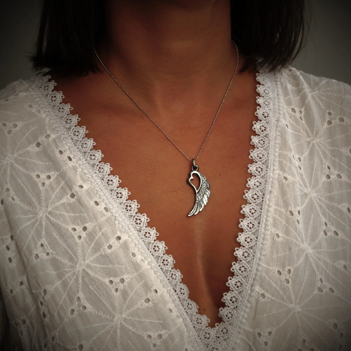 Pandantiv „Aripă cu Inimă” din argint 925 – talisman al iubirii și al protecției, bijuterie sculpturală în stil boho și rustic | Art Diva