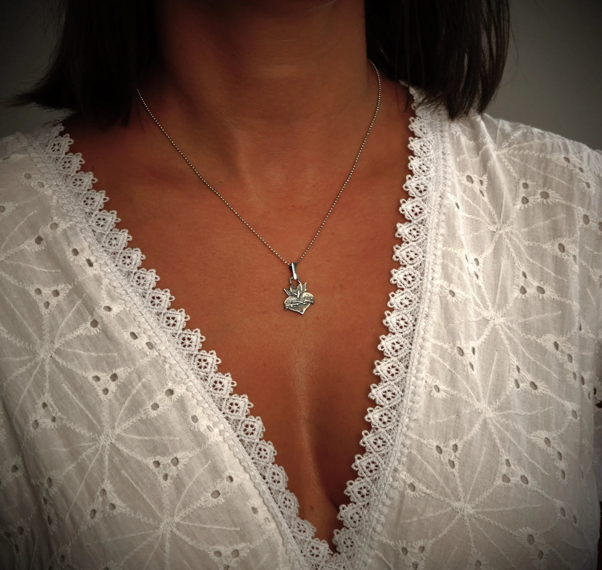 Pandantiv „Sfânta Inimă” din argint 925 – talisman creștin pentru credință și protecție | Art Diva