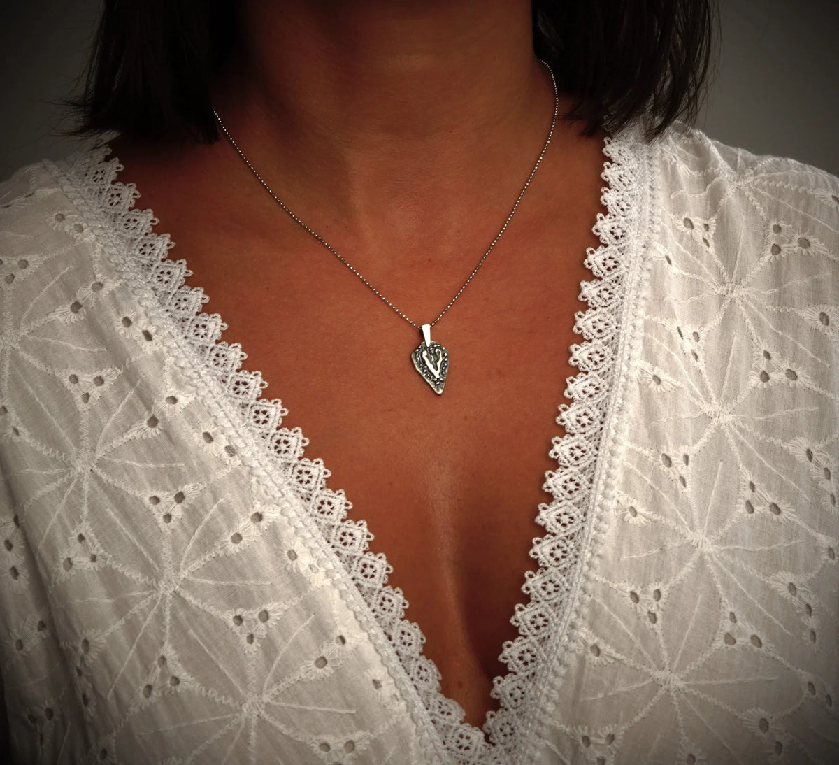 Pandantiv „Inima afecțiunii” din argint 925, realizat manual – talisman pentru iubire și gingășie, bijuterie sculpturală în stil boho și rustic | Art Diva