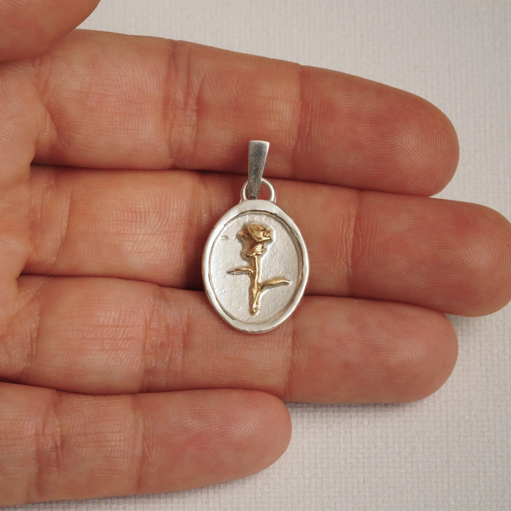 Pandantiv Trandafir „Memento Vivere” din argint 925 cu accente aurii – bijuterie artistică realizată manual și talisman | Art Diva