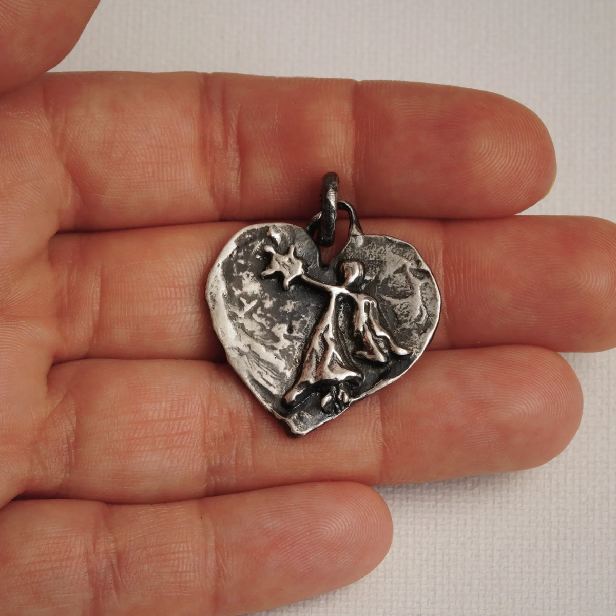 Pandantiv Inimă cu Înger Păzitor și Stea din argint 925 – talisman pentru protecție, iubire și credință, realizat manual în stil boho | Art Diva