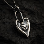 Pandantiv îmbrățișarea îngerului din argint 925 oxidat – talisman handmade pentru alinare și protecție, Art Diva