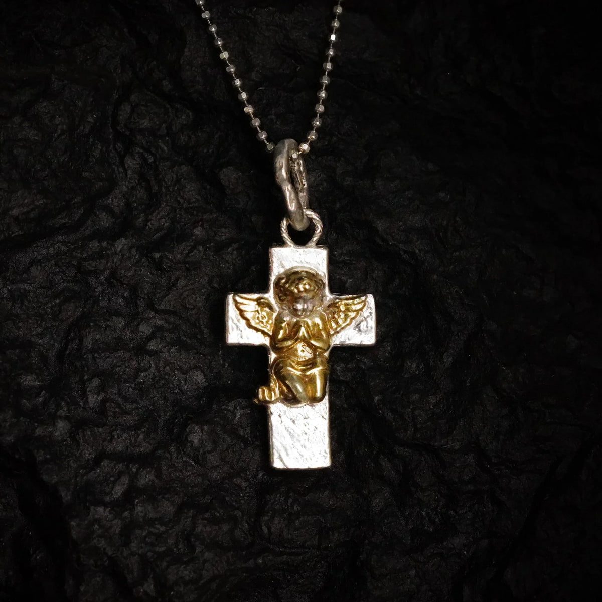 Pandantiv rugăciunea îngerului din argint 925 cu accente aurii – talisman de credință și protecție, stil boho, Art Diva
