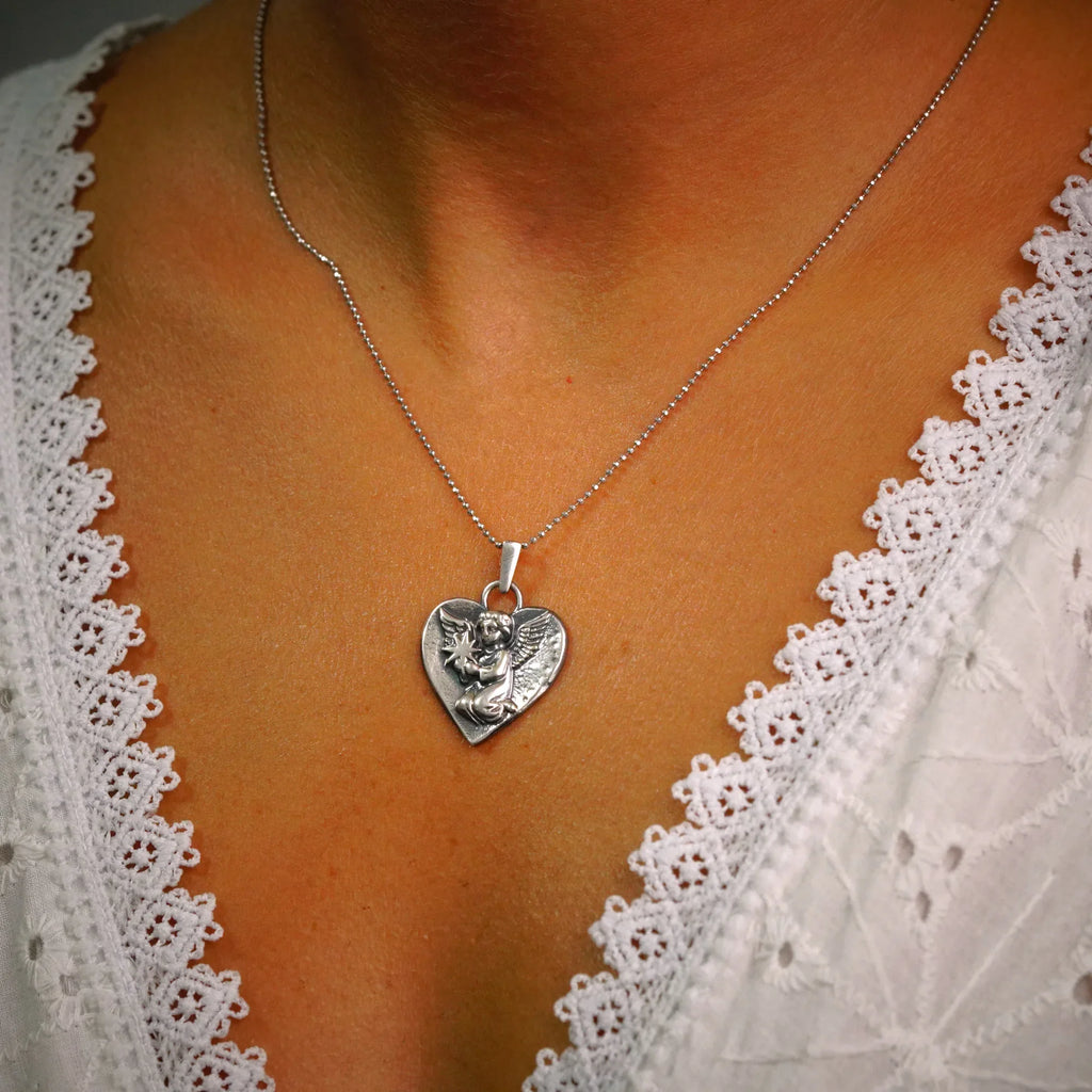 Pandantiv „Înger Ceresc cu Stea” din argint 925 – talisman handmade pentru iubire, amintire și protecție, bijuterie sculpturală în stil boho și rustic | Art Diva