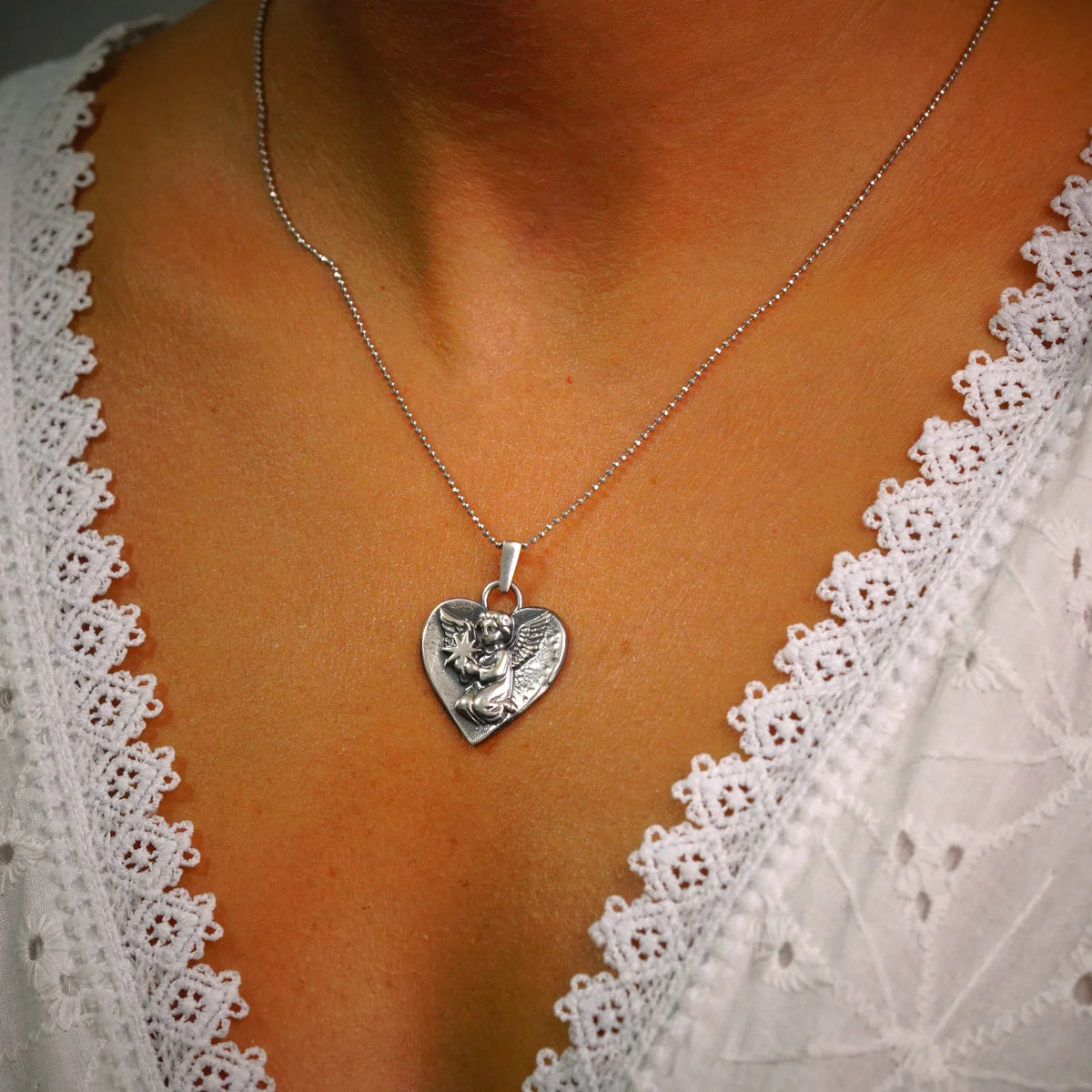Pandantiv „Înger Ceresc cu Stea” din argint 925 – talisman handmade pentru iubire, amintire și protecție, bijuterie sculpturală în stil boho și rustic | Art Diva