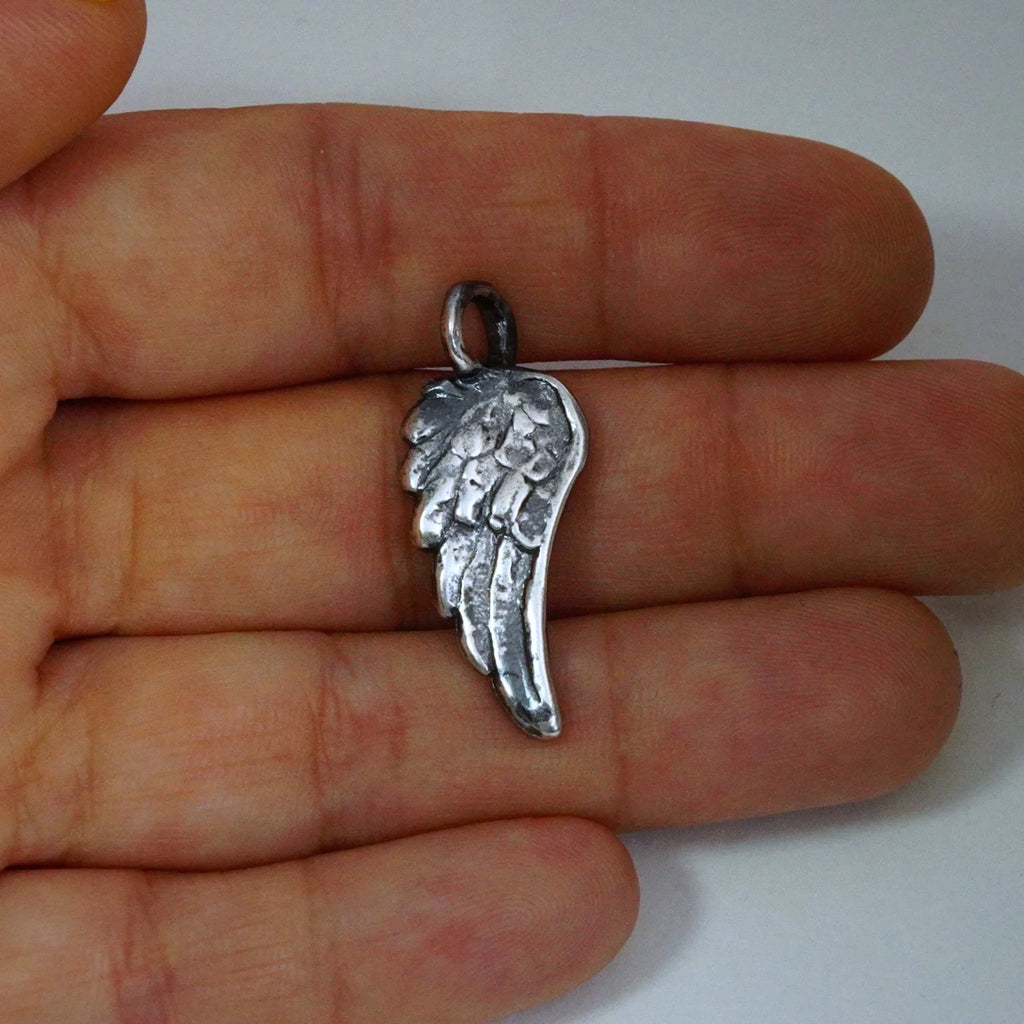 Pandantiv Aripă de înger din argint 925 – talisman realizat manual pentru protecție și speranță, bijuterie sculpturală în stil boho și rustic | Art Diva