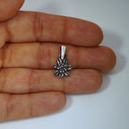 Pandantiv Floare de colț (Edelweiss) din argint 925 – talisman boho al iubirii pure și al loialității, bijuterie sculpturală și cadou pentru mamă, fiică sau prietenă | Art Diva