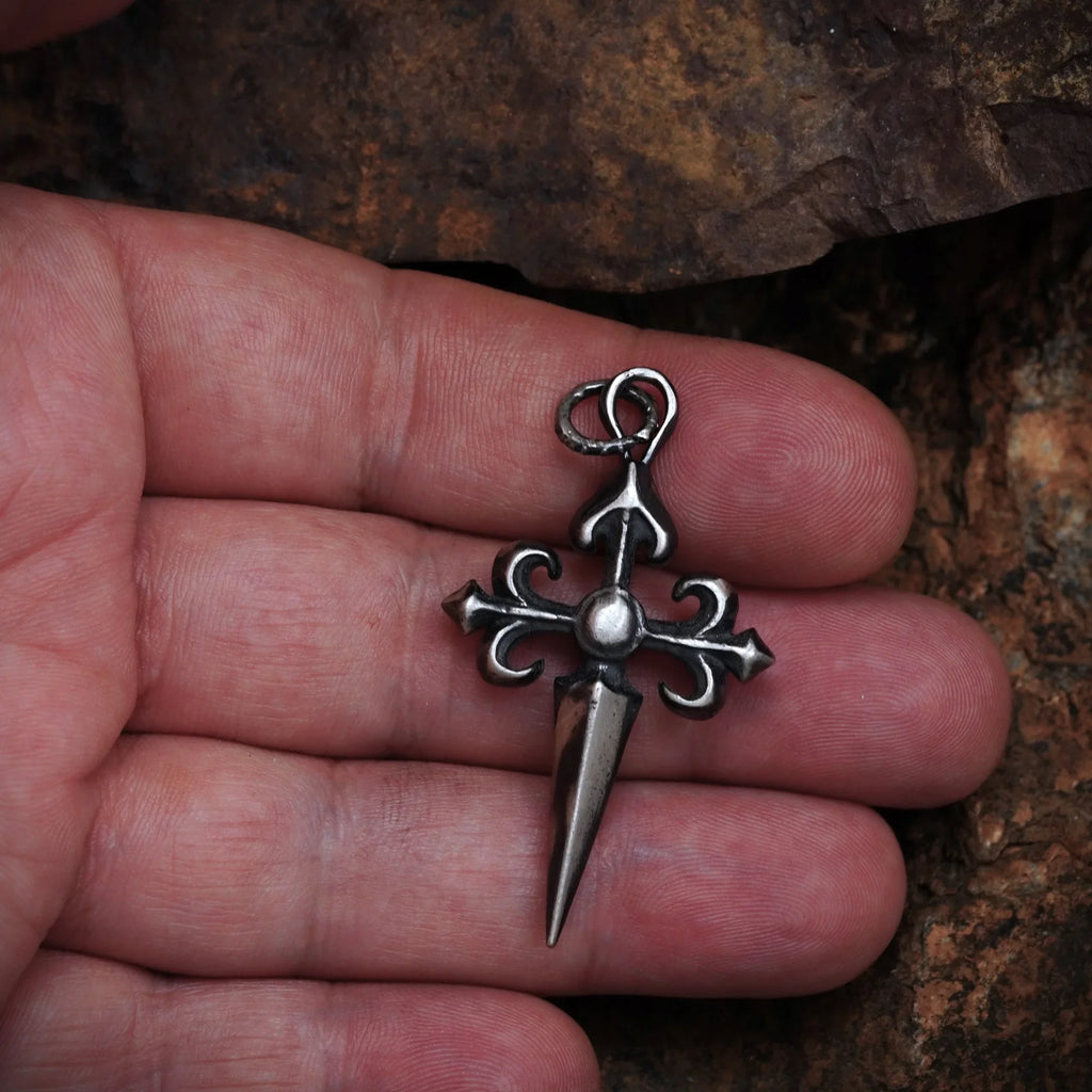 Pandantiv „Cruce Ornamentală Mare” pentru bărbați din argint 925 – design artistic, simbol al forței spirituale și al protecției | Art Diva