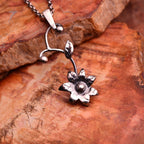Pandantiv „Floare Sălbatică” din argint 925 – talisman pentru forță interioară și nou început, bijuterie sculpturală în stil boho-rustic | Art Diva
