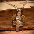 Pandantiv „Înger pe Cruce” pentru femei din argint 925 – talisman handmade pentru protecție și lumină, bijuterie sculpturală în stil boho și rustic | Art Diva