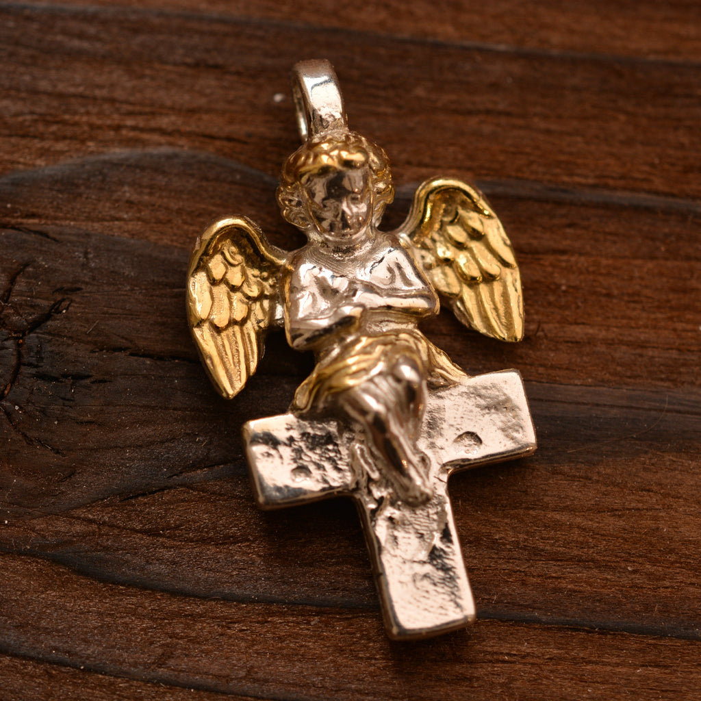 Pandantiv înger în rugăciune pe cruce din argint 925 cu detalii aurii, talisman handmade de protecție pentru femei, Art Diva