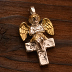 Pandantiv înger în rugăciune pe cruce din argint 925 cu detalii aurii, talisman handmade de protecție pentru femei, Art Diva