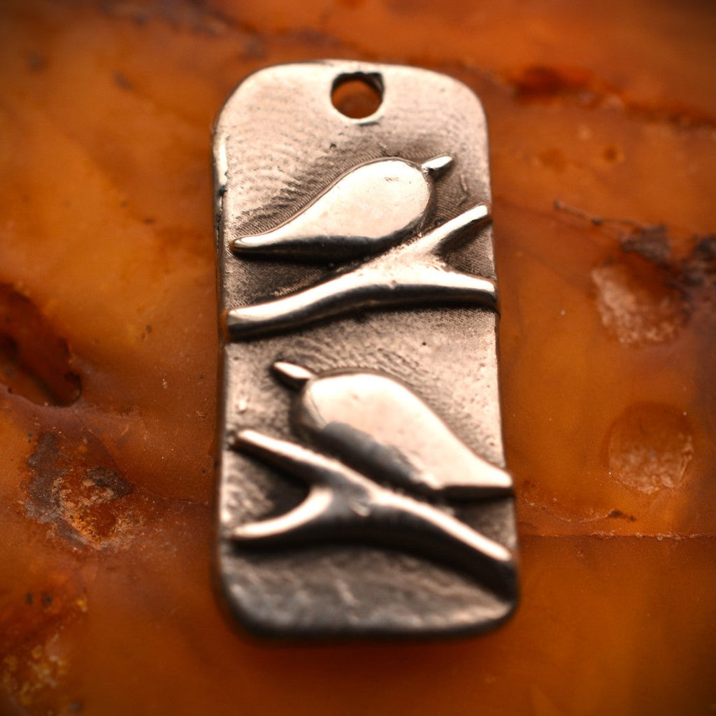 Pandantiv pereche de păsări din argint 925 oxidat – talisman pentru iubire și armonie, bijuterie sculpturală, Art Diva