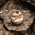 Pandantiv „Inimă aurie Love” din argint 925 cu accente aurii – amuletă handmade pentru iubire și lumină, bijuterie sculpturală în stil boho și rustic | Art Diva