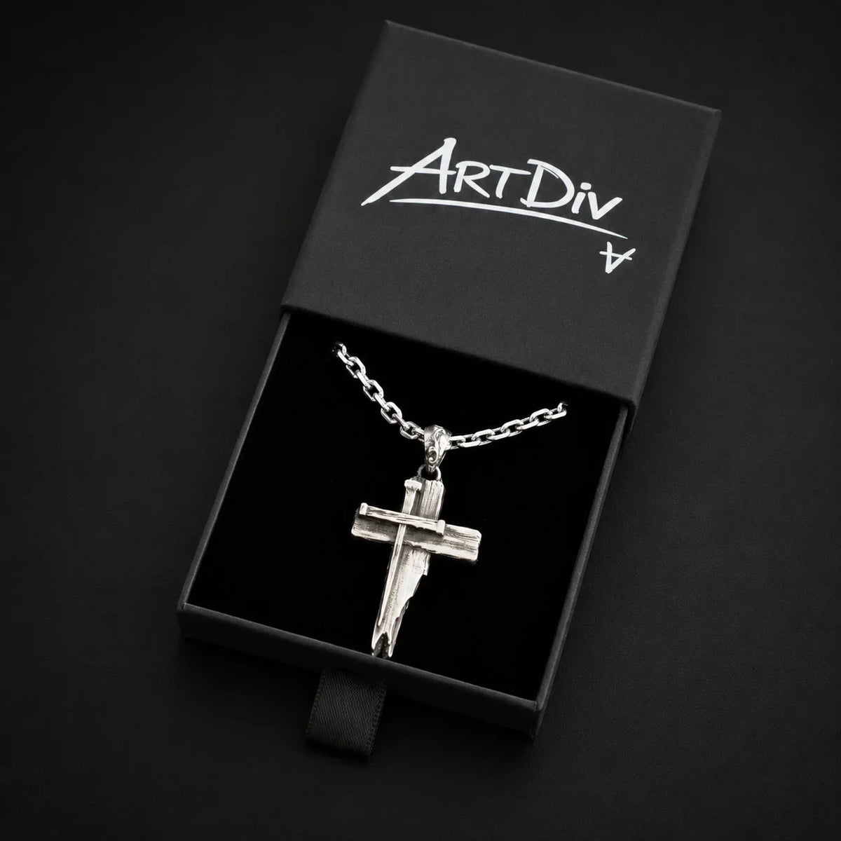 Cruce cu Isus Hristos din argint sterling 925 – pandantiv religios realizat manual, simbol al credinței și al protecției | Art Diva