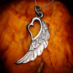 Pandantiv „Aripă cu Inimă” din argint 925 – talisman al iubirii și al protecției, bijuterie sculpturală în stil boho și rustic | Art Diva