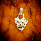 Pandantiv „Urmă pufoasă” din argint 925 cu accente placate în aur – amuletă pentru iubire și loialitate, bijuterie sculpturală handmade în stil boho și rustic | Art Diva