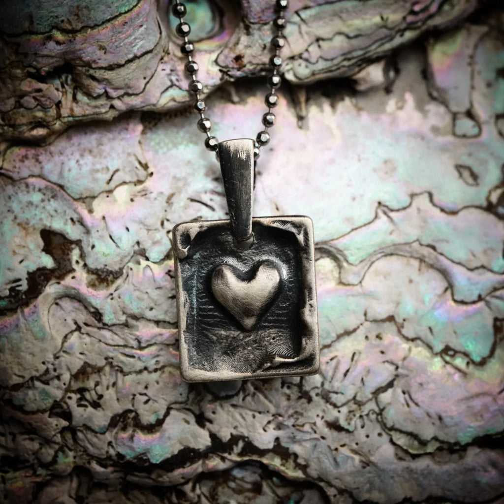 Pandantiv „Inimă” din argint 925, realizat manual – talisman pentru iubire și protecție în stil boho și rustic | Art Diva