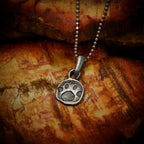 Pandantiv „Lăbuță” din argint 925 – talisman boho pentru iubirea de animale, bijuterie sculpturală și cadou pentru iubitorii de câini sau pisici | Art Diva