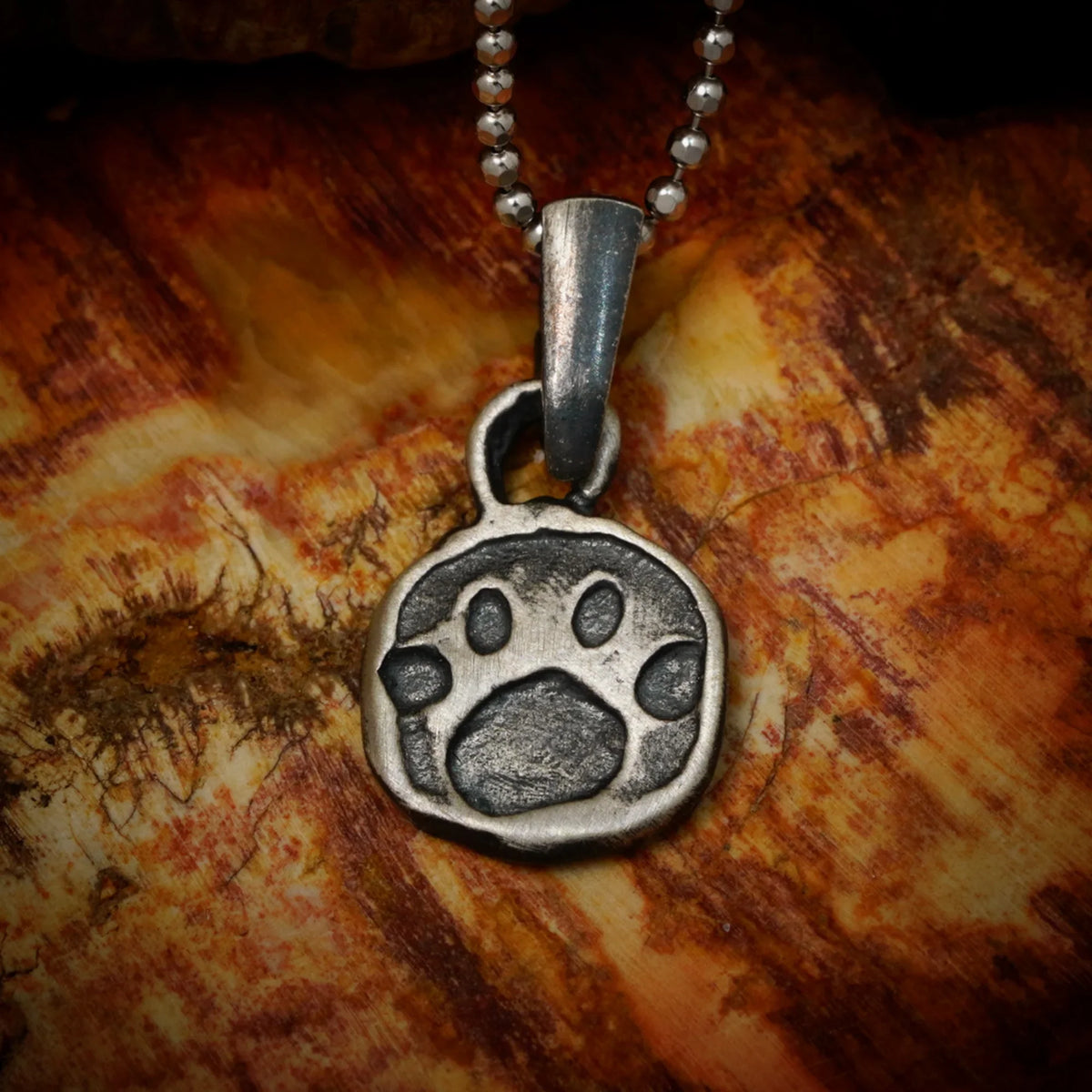 Pandantiv lăbuță din argint 925 – talisman boho pentru iubirea de animale, handmade, Art Diva