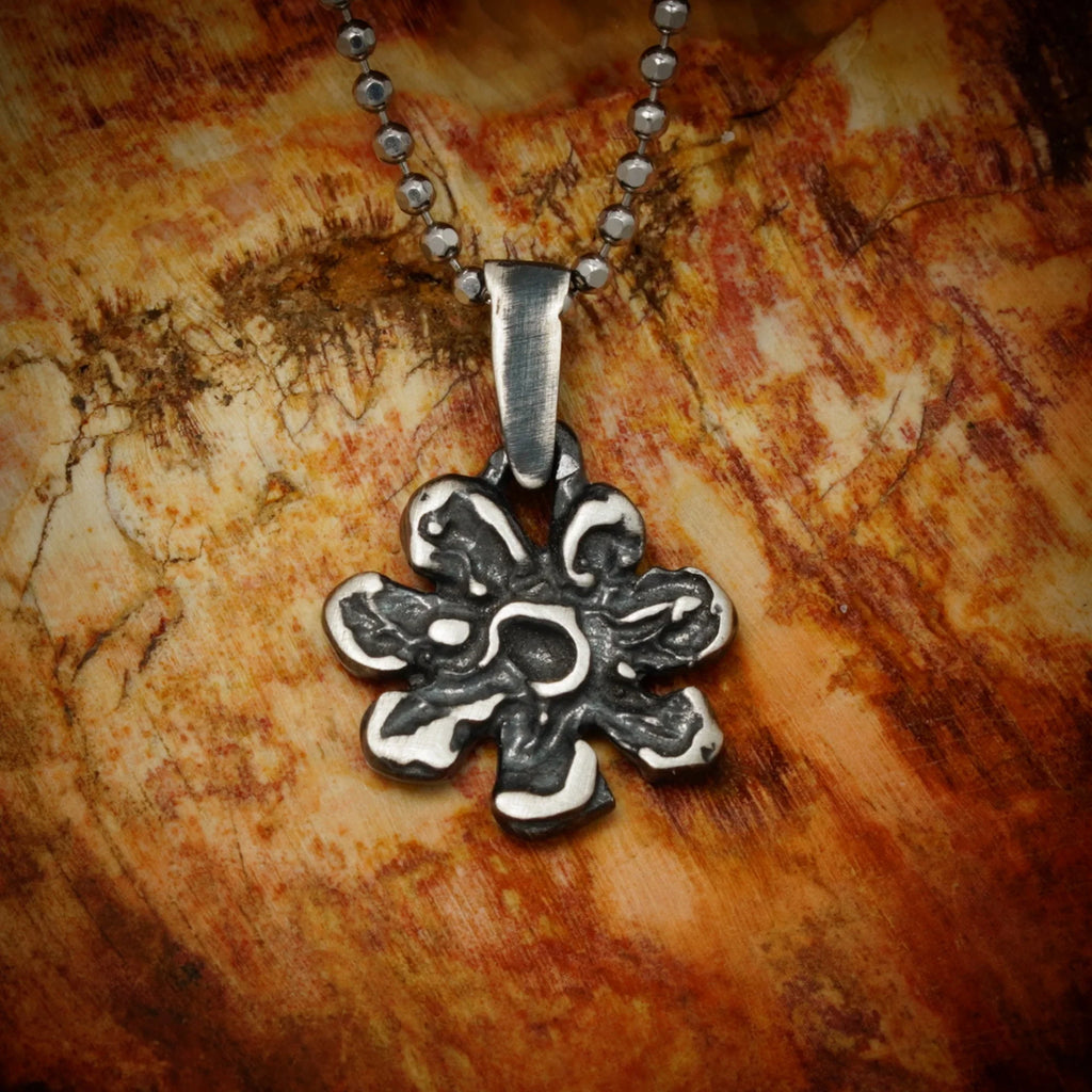 Pandantiv floare din argint 925 – talisman boho al armoniei, bijuterie sculpturală handmade, Art Diva