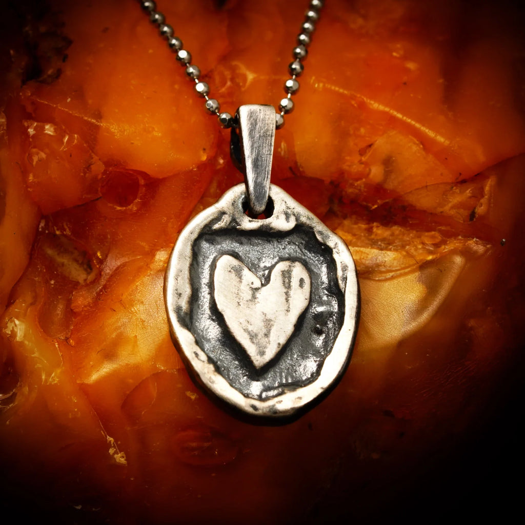 Pandantiv inimă rustică ovală din argint 925 – talisman handmade boho pentru iubire și apropiere, Art Diva