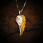 Pandantiv aripă de înger din argint 925 cu accente aurii – talisman handmade pentru protecție și lumină, Art Diva
