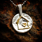 Pandantiv „Acasă este totul” handmade din argint 925 cu accente aurii – simbol al iubirii și al familiei, bijuterie în stil boho și rustic | Art Diva