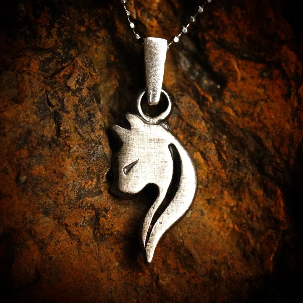 Pandantiv pisică din argint 925 oxidat – talisman pentru intuiție și protecție, bijuterie handmade în stil boho, Art Diva