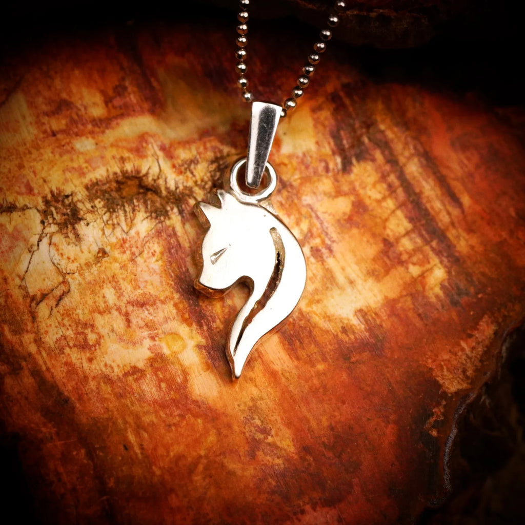 Pandantiv pisică din argint 925 – talisman pentru intuiție și protecție, bijuterie handmade în stil boho și rustic, Art Diva