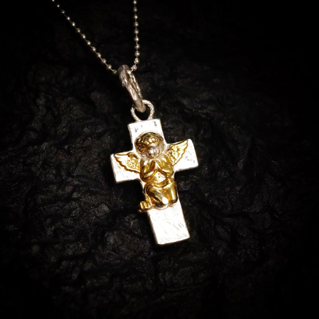 Pandantiv „Rugăciunea Îngerului” din argint 925 cu accente aurii – talisman al credinței și al protecției spirituale, bijuterie sculpturală în stil boho | Art Diva