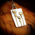 Pandantiv trei flori de cală din argint 925 cu accente aurii – bijuterie sculpturală handmade boho, Art Diva