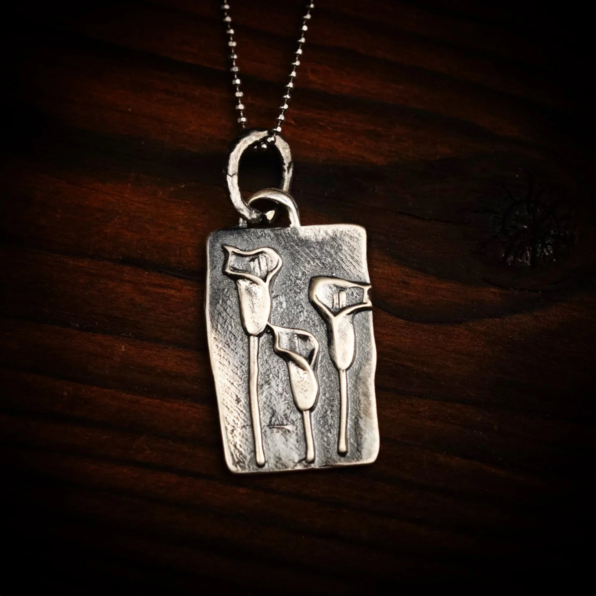 Pandantiv trei flori de cală din argint 925 – talisman handmade al prieteniei și feminității, Art Diva