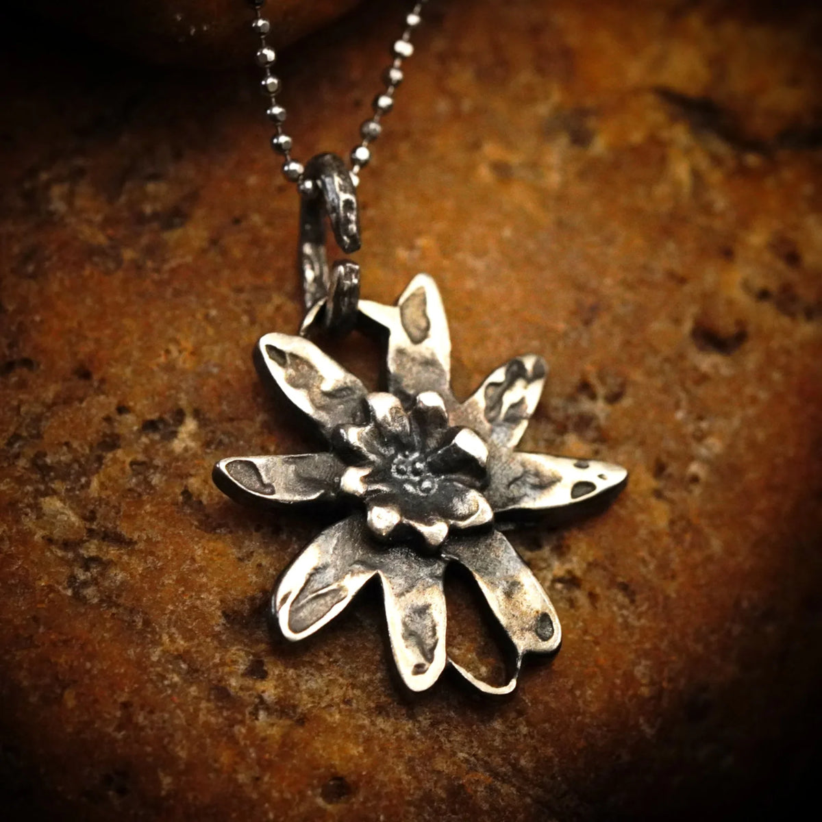 Element floare de colț din argint 925 – talisman boho al armoniei, bijuterie sculpturală handmade, Art Diva